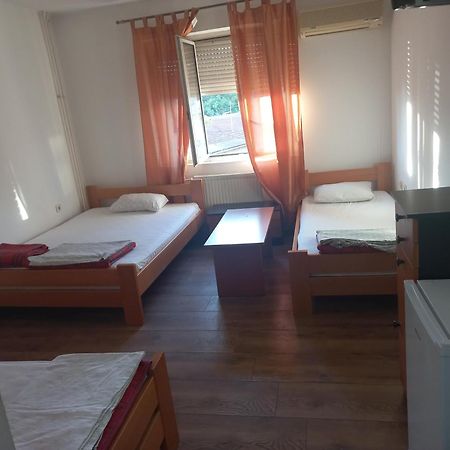 Hotel Duga Novi Sad Bagian luar foto