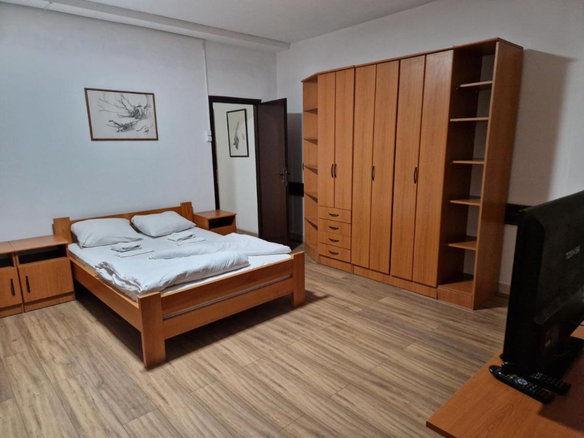 Hotel Duga Novi Sad Bagian luar foto