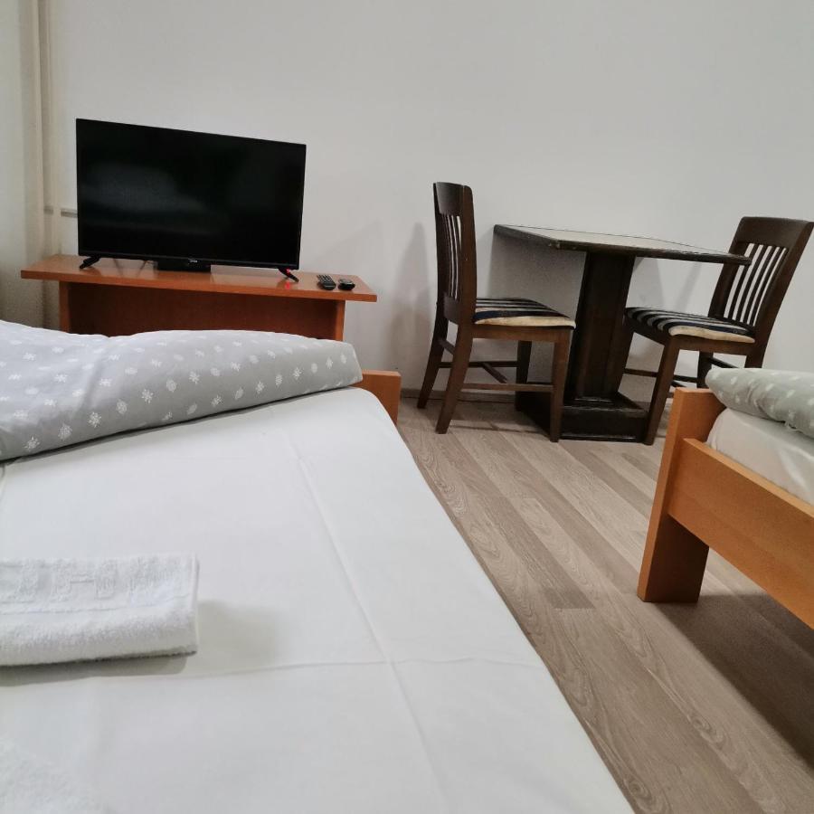 Hotel Duga Novi Sad Bagian luar foto