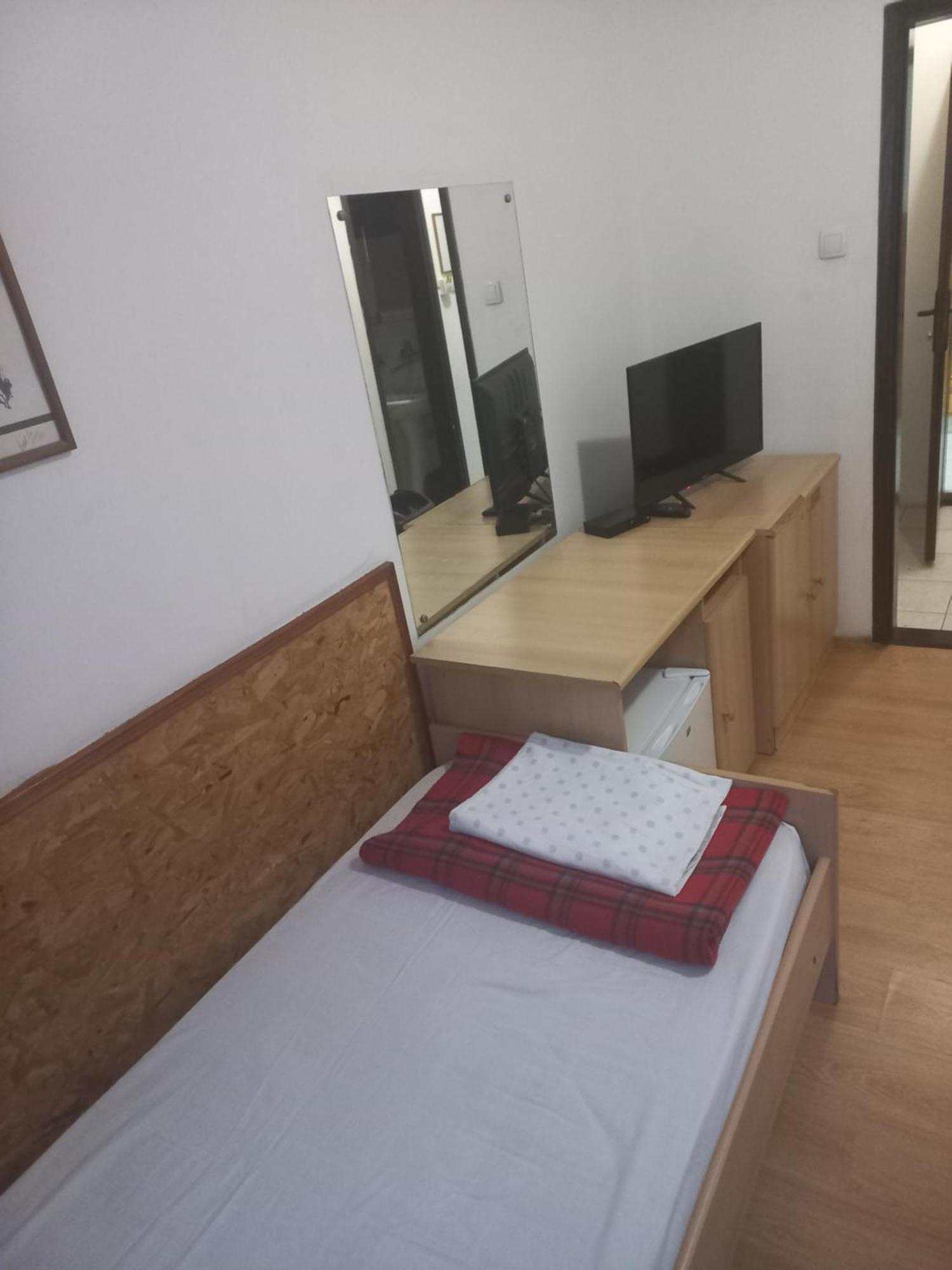 Hotel Duga Novi Sad Bagian luar foto