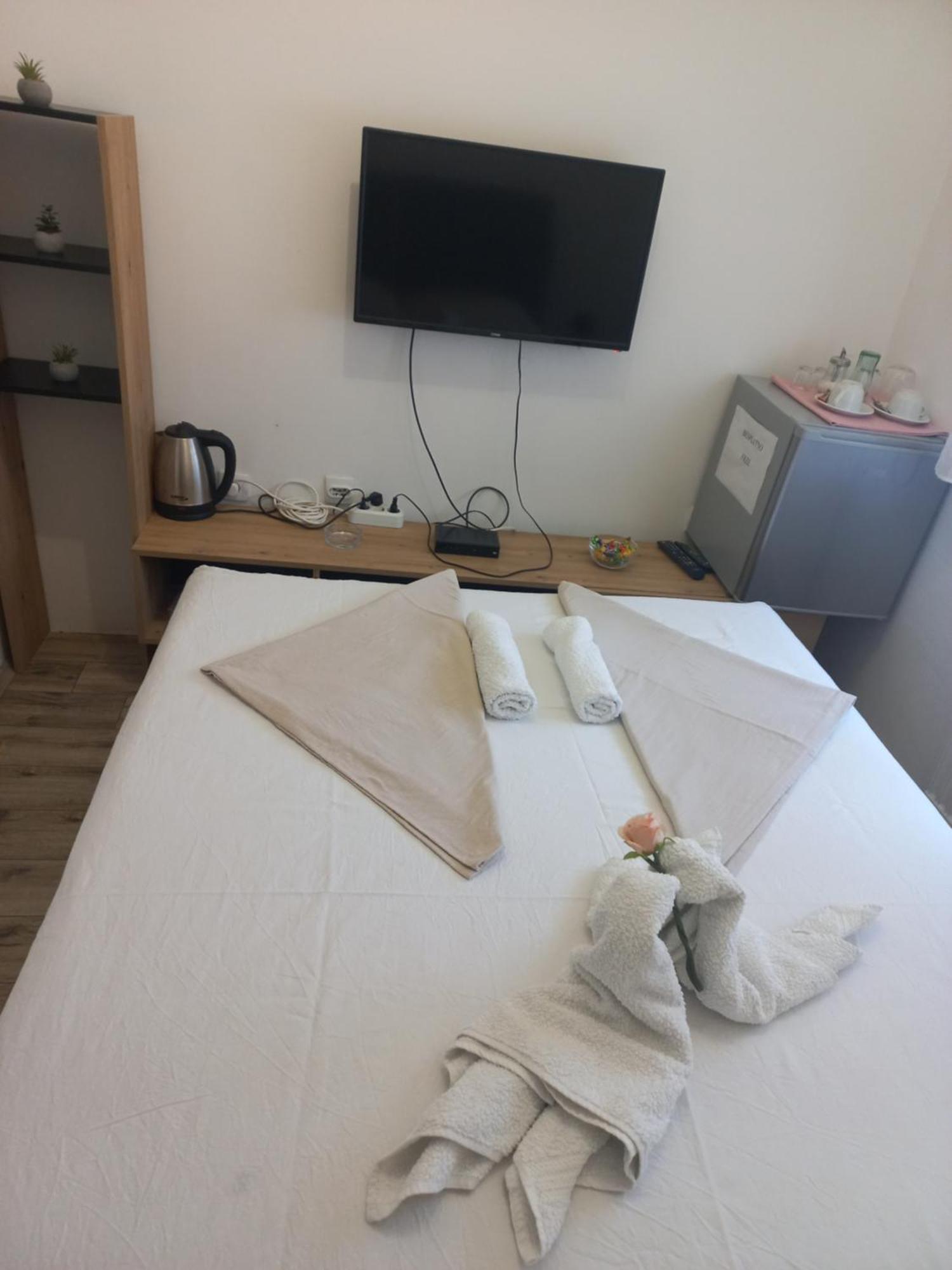 Hotel Duga Novi Sad Bagian luar foto