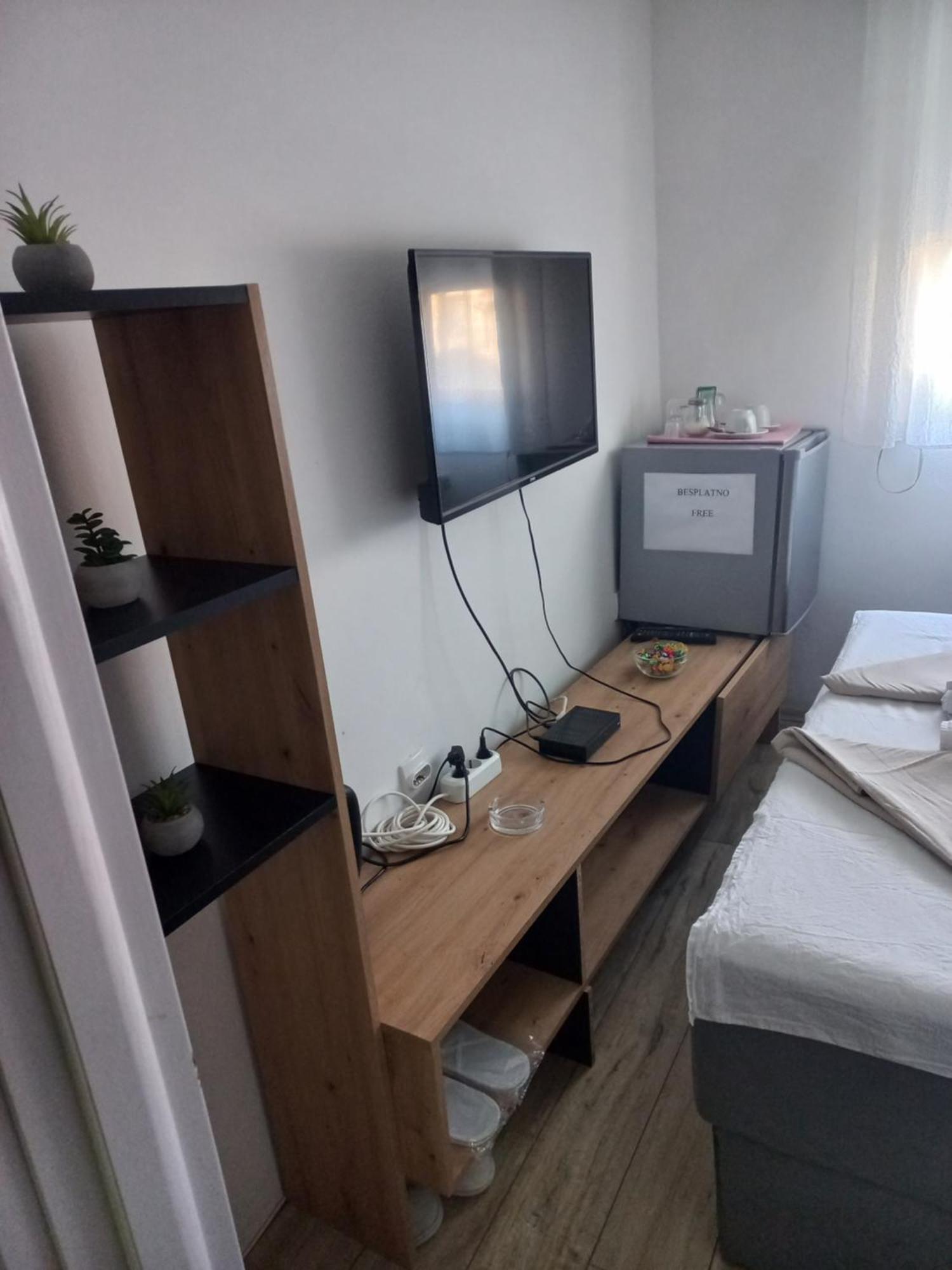 Hotel Duga Novi Sad Bagian luar foto