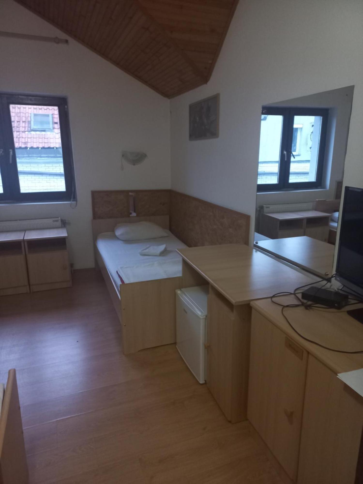 Hotel Duga Novi Sad Bagian luar foto