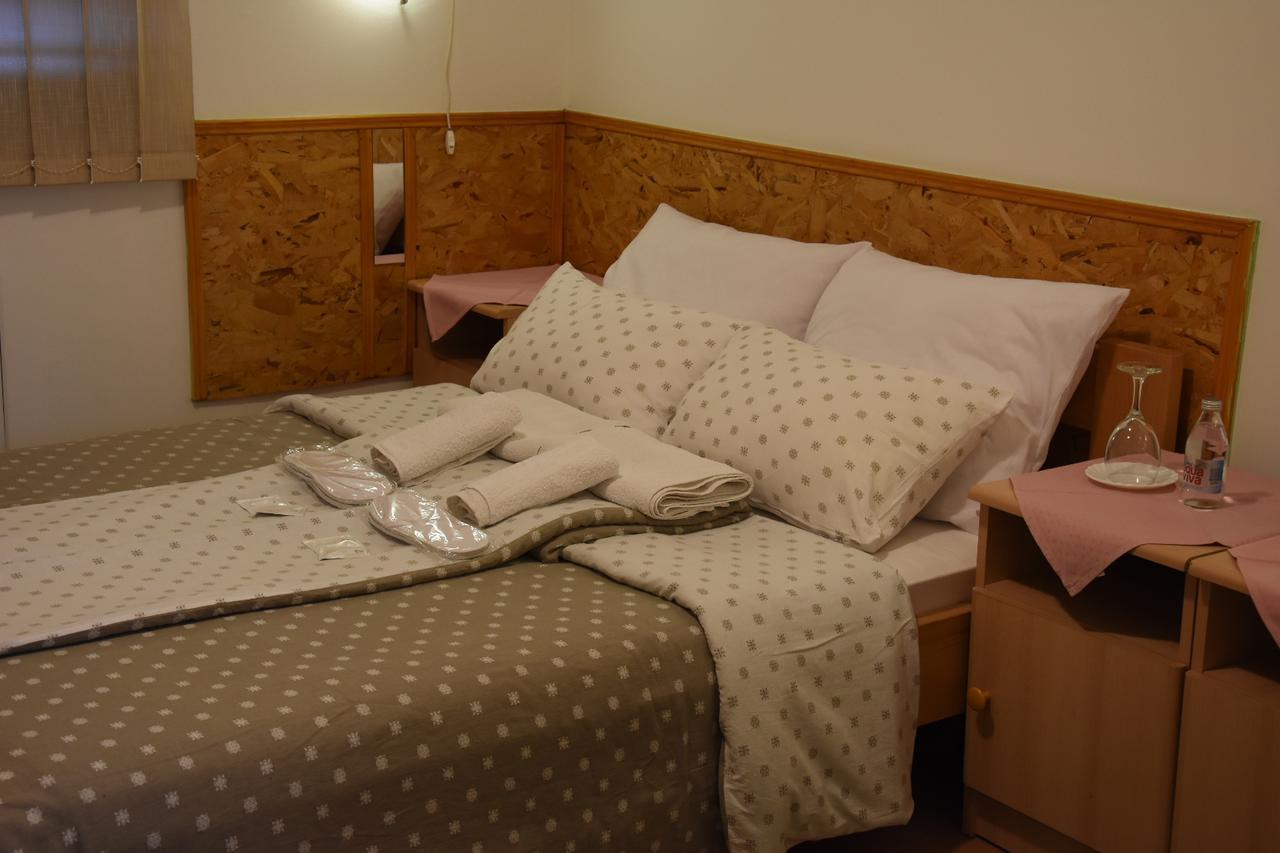 Hotel Duga Novi Sad Bagian luar foto
